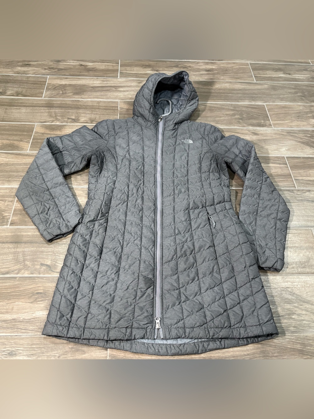 The North Face ThermoBall Parka Womens Medium Gray Quilted Hooded Jacket